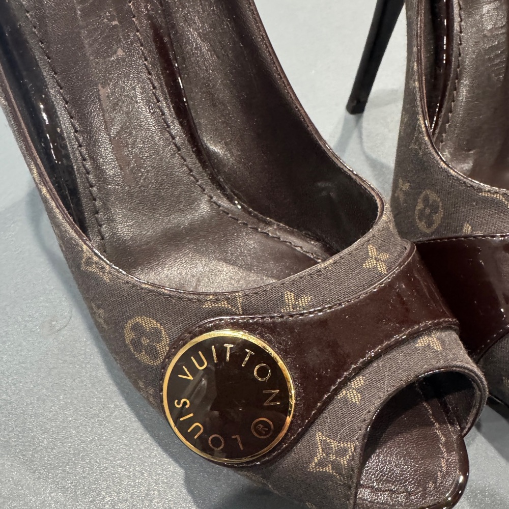 Louis Vuitton shoes in beautiful condition